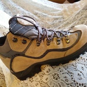 COLOMBIA sz 10 woman ROCK Ridge 3 mid hikin boot